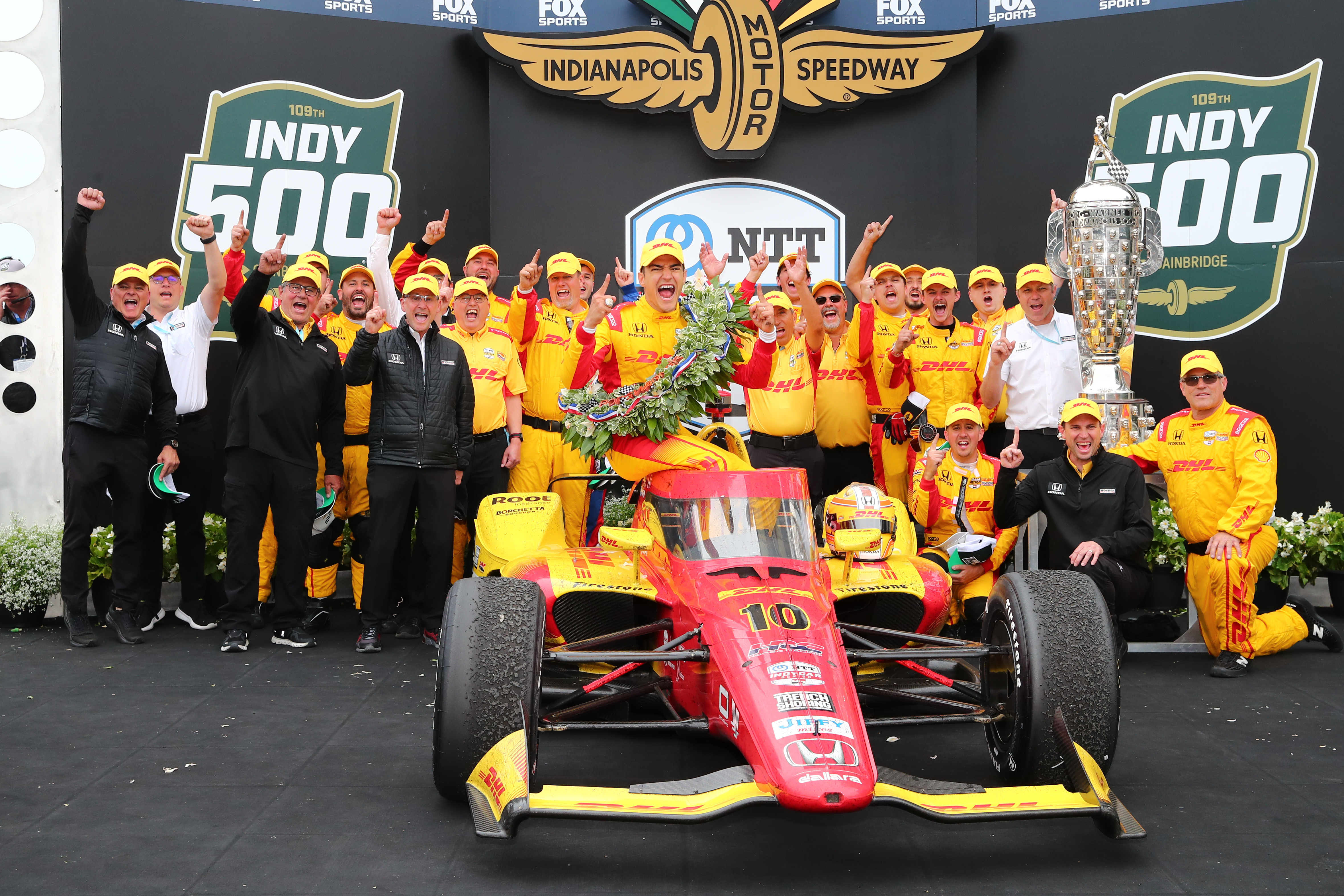 2025 Indy 500 Winner Alex Palou and team celebrate